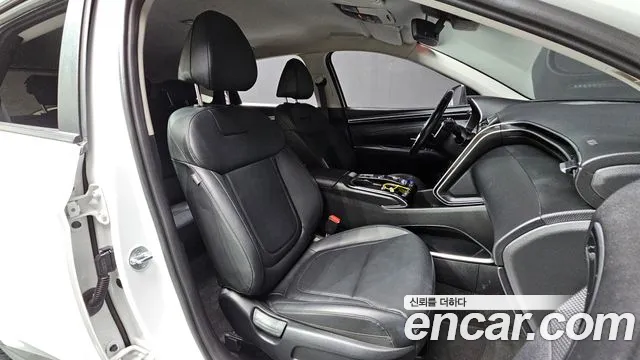 Hyundai Tucson Tucson (NX4) Бензин 1.6 турбо 2WD — Фото автомобиля 26