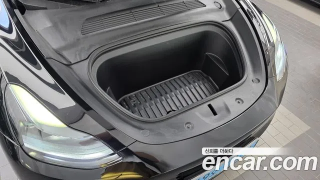 Tesla Model Y — Фото автомобиля 9