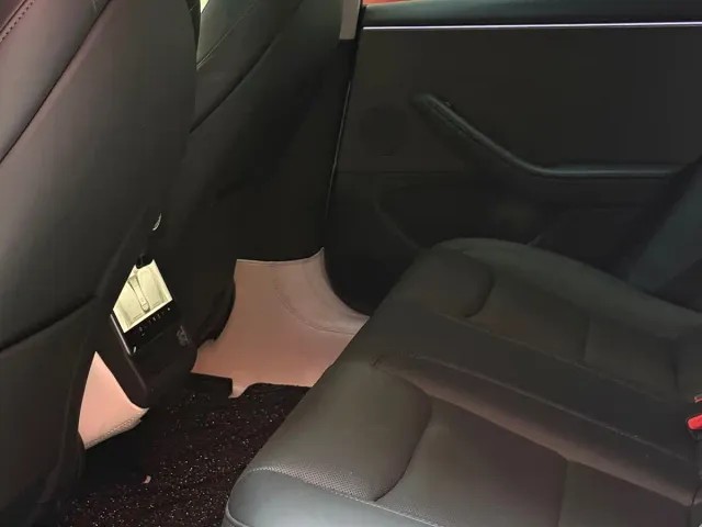 Tesla Model 3 — Фото автомобиля 14