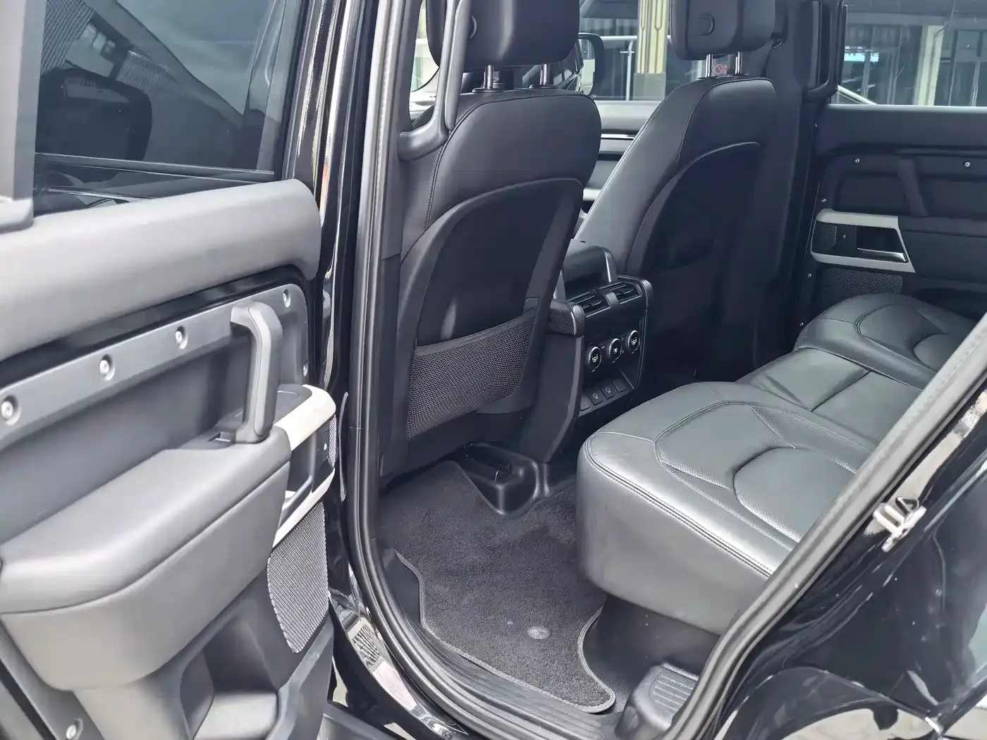 Land Rover Land Rover Defender 2024 110 3.0T P400 XS — Фото автомобиля 12