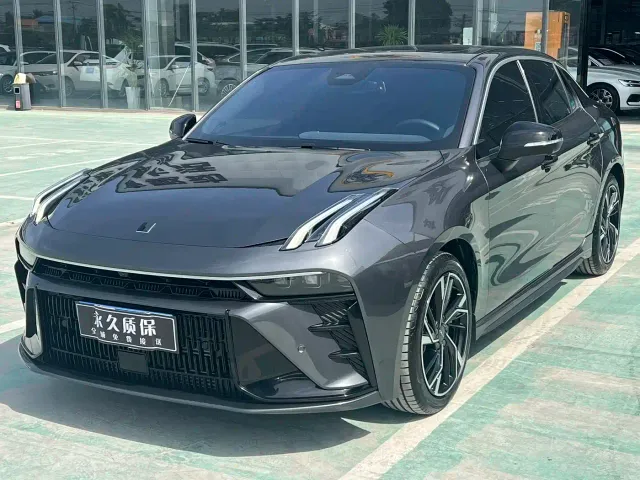 Фотография автомобиля — Lynk & Co 03