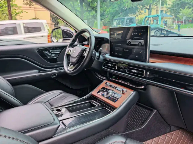Lincoln Aviator — Фото автомобиля 11