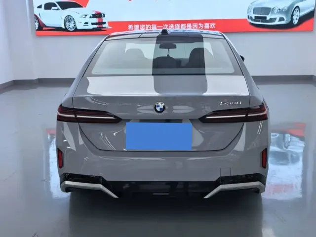 BMW 5 Series — Фото автомобиля 4