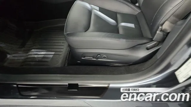 Tesla Model 3 — Фото автомобиля 29