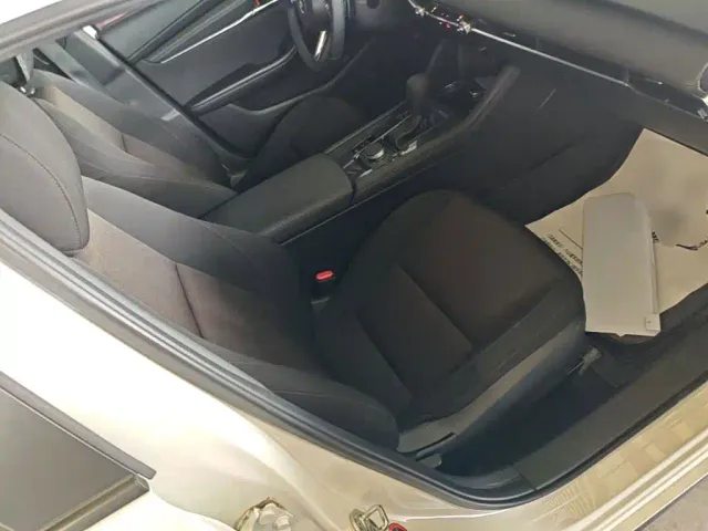 Mazda Axela — Фото автомобиля 24