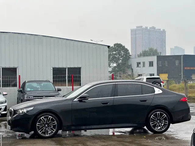 BMW 5 Series — Фото автомобиля 2