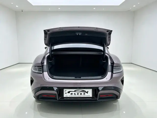 Xiaomi SU7 — Фото автомобиля 23