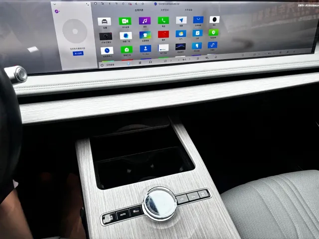 Geely Galaxy E8 — Фото автомобиля 12