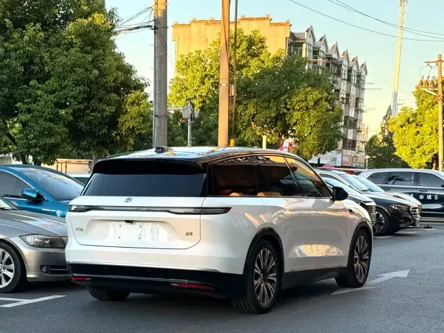 Nio ES8 — Фото автомобиля 6