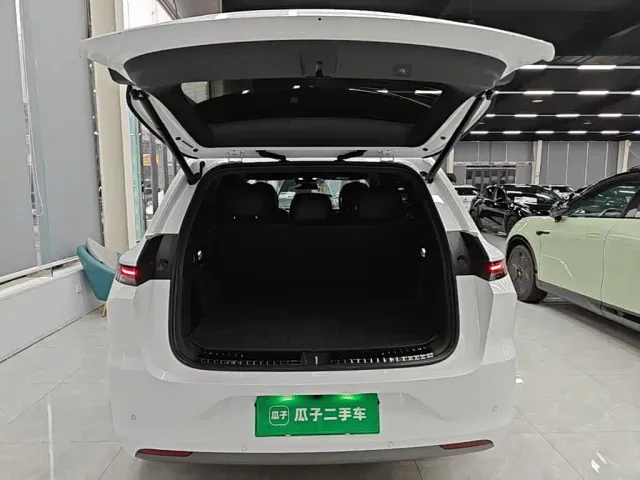 Li Auto L6 — Фото автомобиля 18