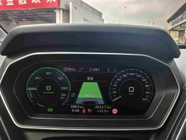 Audi Q4 e-tron — Фото автомобиля 8