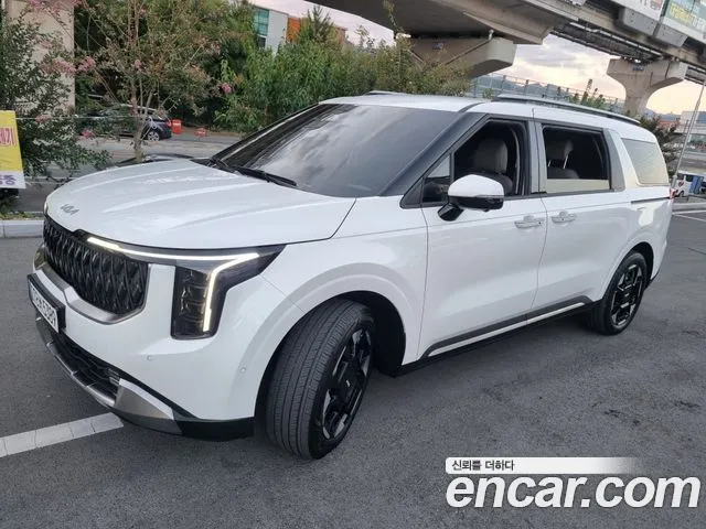 Kia Carnival Generation 4 — Фото автомобиля 2