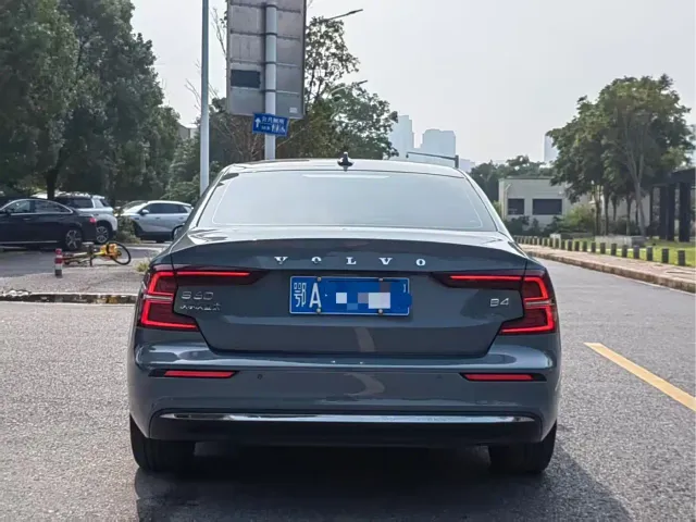 Volvo S60 — Фото автомобиля 8