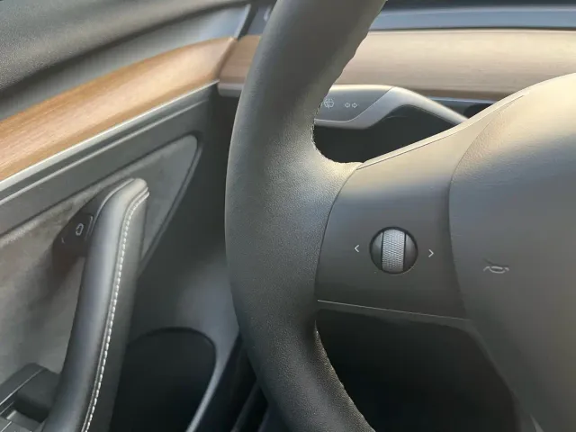 Tesla Model 3 — Фото автомобиля 29