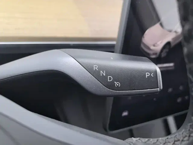 Tesla Model Y — Фото автомобиля 13