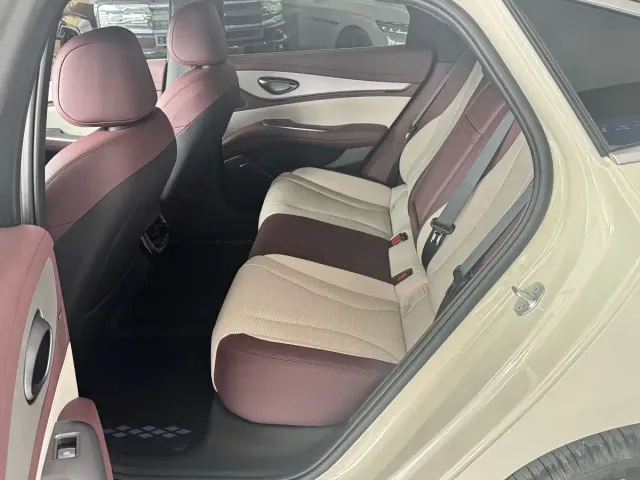 BYD Seal 07 DM-i — Фото автомобиля 9