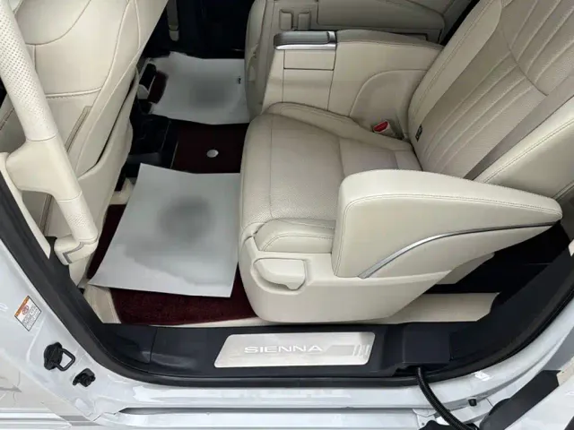 Toyota Toyota Sienna 2026 2.5L Hybrid AWD Exclusive Edition — Фото автомобиля 15