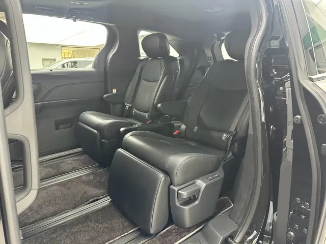 Toyota Sienna — Фото автомобиля 12
