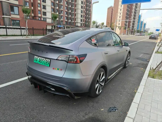 Tesla Model Y — Фото автомобиля 4