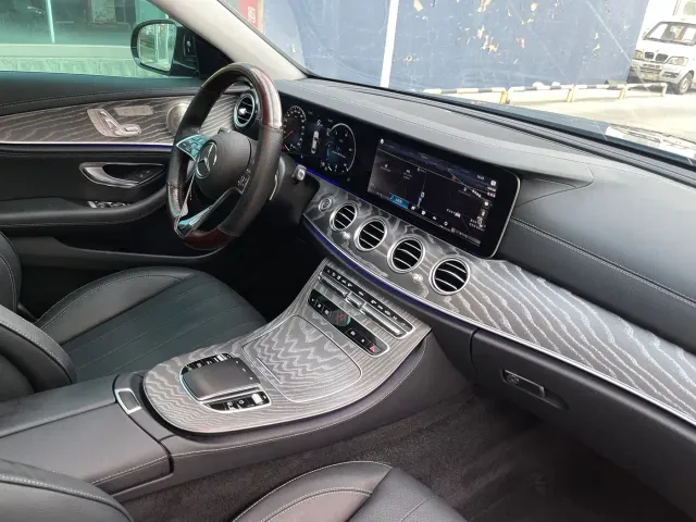Mercedes-Benz E-Class — Фото автомобиля 14