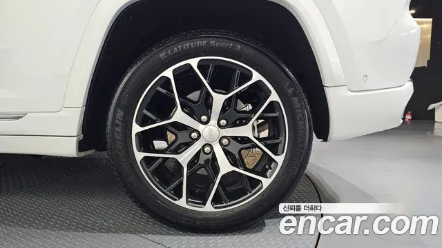 Jeep Cherokee — Фото автомобиля 19