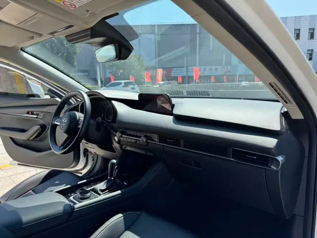 Mazda Axela — Фото автомобиля 27