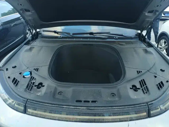 Xpeng P7 — Фото автомобиля 10