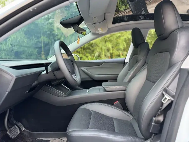 Tesla Model Y — Фото автомобиля 10