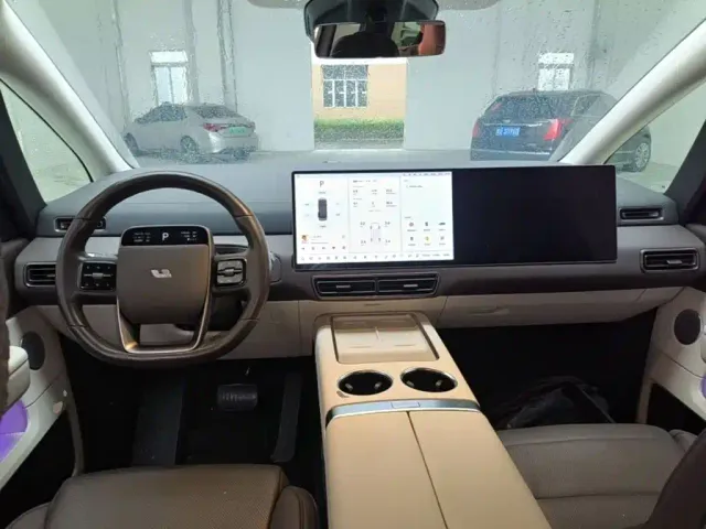 Li Auto MEGA — Фото автомобиля 9