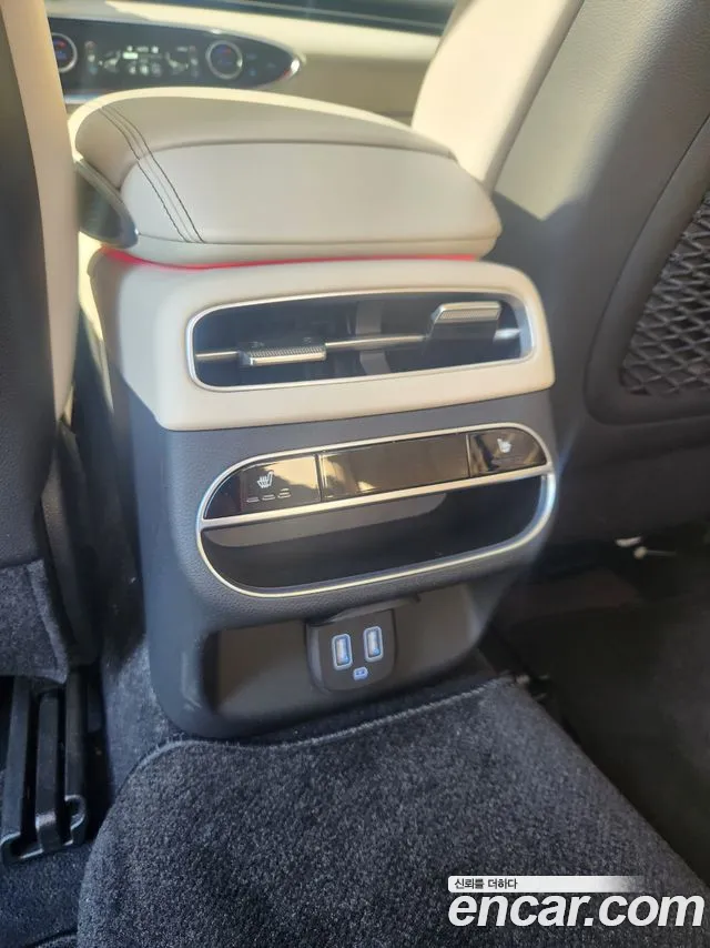 Genesis GV70 — Фото автомобиля 12