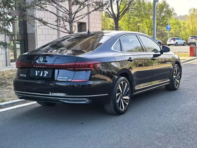 Volkswagen Passat — Фото автомобиля 3