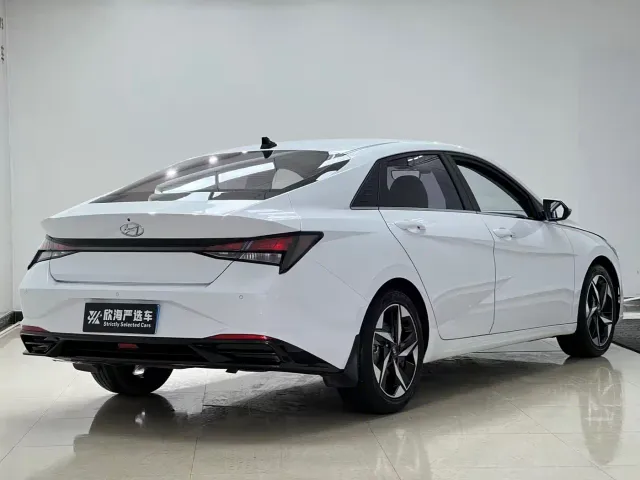 Hyundai Elantra — Фото автомобиля 4