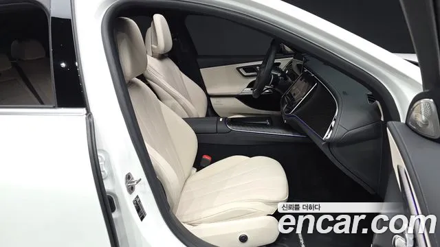 Mercedes-Benz E-Class — Фото автомобиля 11