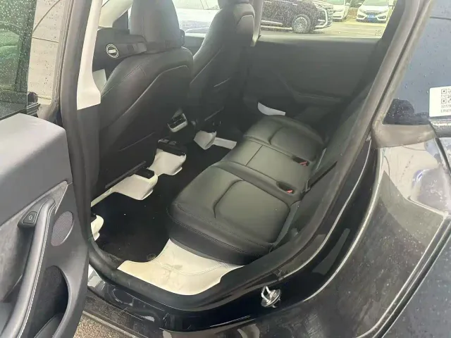 Tesla Model Y — Фото автомобиля 3