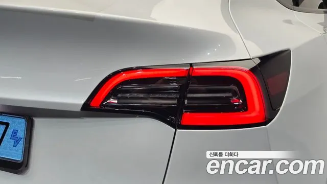 Tesla Model Y — Фото автомобиля 20