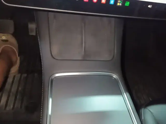 Tesla Model 3 — Фото автомобиля 13
