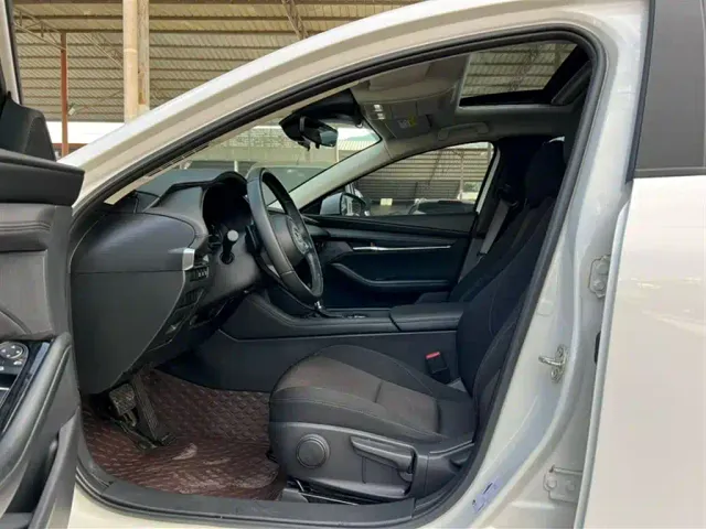 Mazda Axela — Фото автомобиля 15