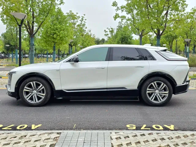 Cadillac Lyriq — Фото автомобиля 7