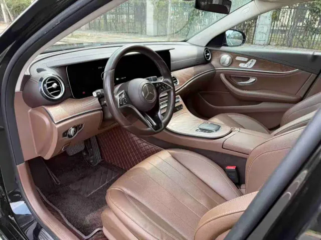 Mercedes-Benz E-Class — Фото автомобиля 4