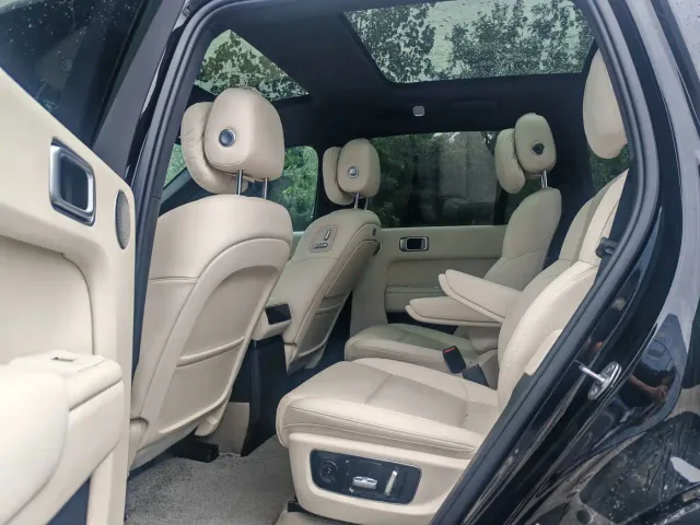 Li Auto L8 — Фото автомобиля 6