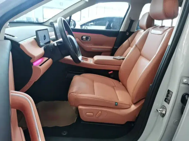 Leapmotor C10 — Фото автомобиля 14