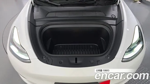 Tesla Model Y — Фото автомобиля 6
