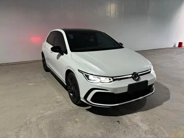 Volkswagen Golf — Фото автомобиля 2