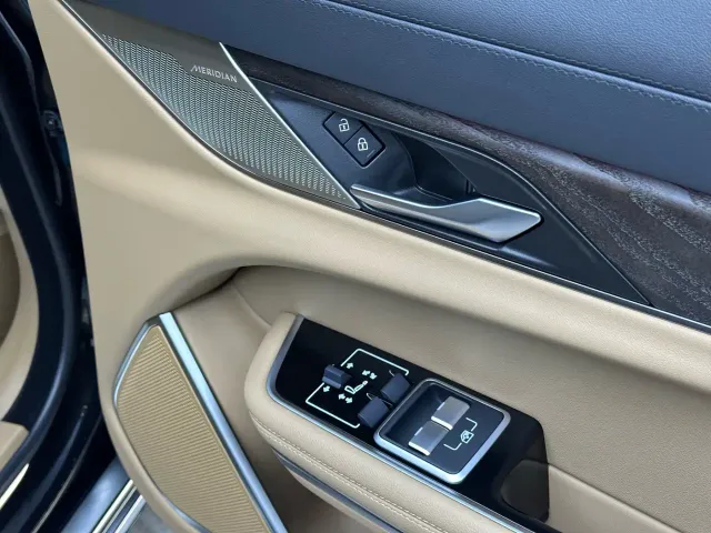 Jaguar XFL — Фото автомобиля 16