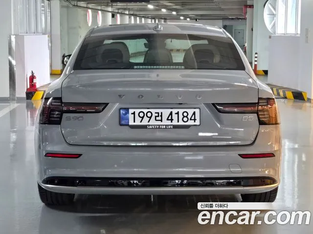 Volvo S90 — Фото автомобиля 4