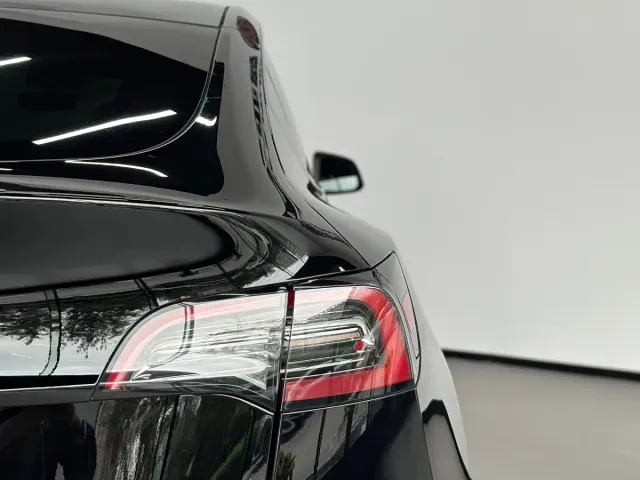 Tesla Model Y — Фото автомобиля 20
