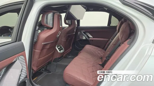 BMW i7 G70 — Фото автомобиля 17