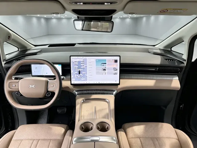 Xpeng X9 — Фото автомобиля 5