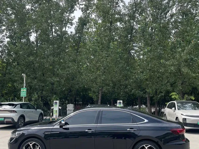 Volkswagen Passat — Фото автомобиля 15