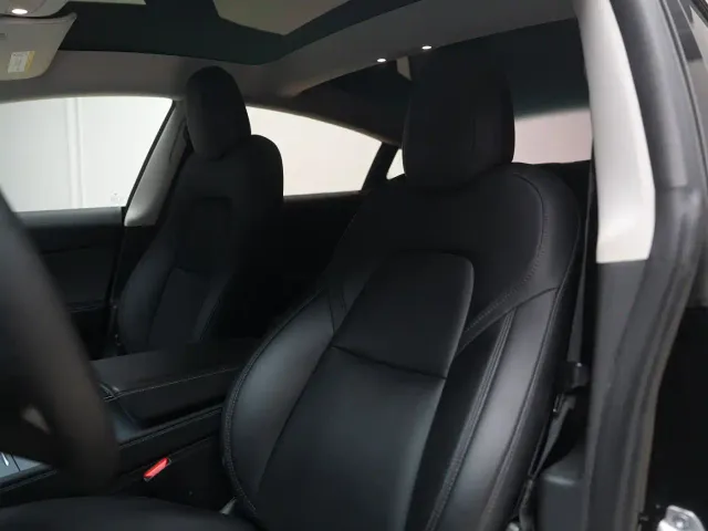 Tesla Model 3 — Фото автомобиля 14